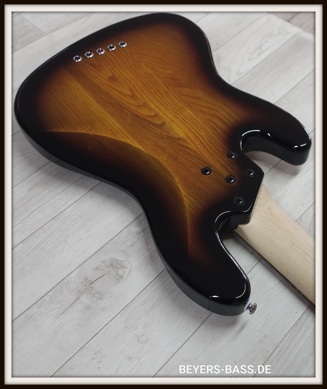 Lakland Skyline 55-60, 3-Tone Sunburst Gloss